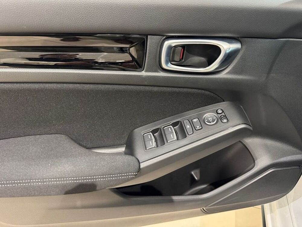 Honda Civic E: Hev 2.0 i-MMD CVT Elegance