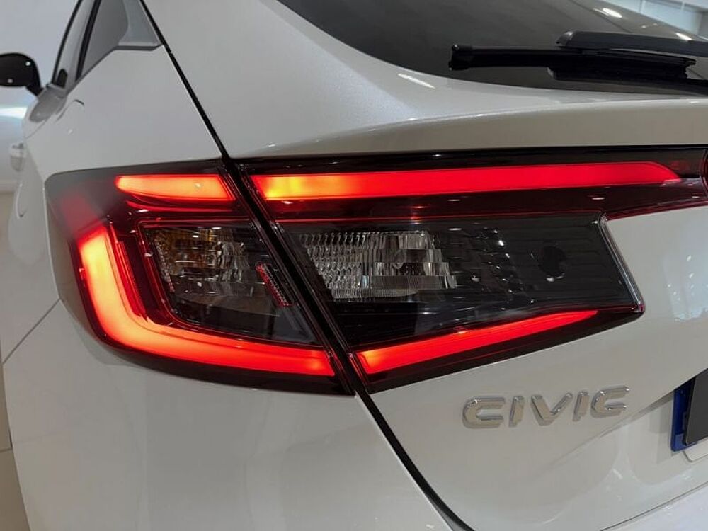 Honda Civic E: Hev 2.0 i-MMD CVT Elegance