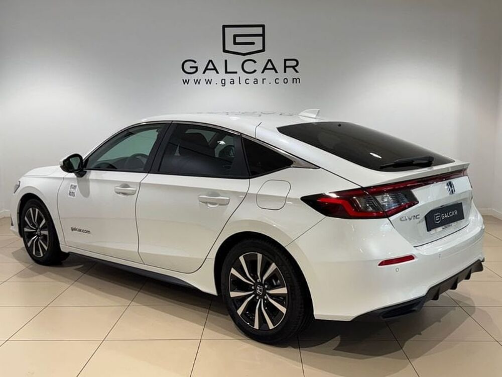 Honda Civic E: Hev 2.0 i-MMD CVT Elegance